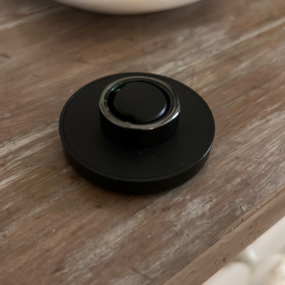 Oura Ring w/ charging dock